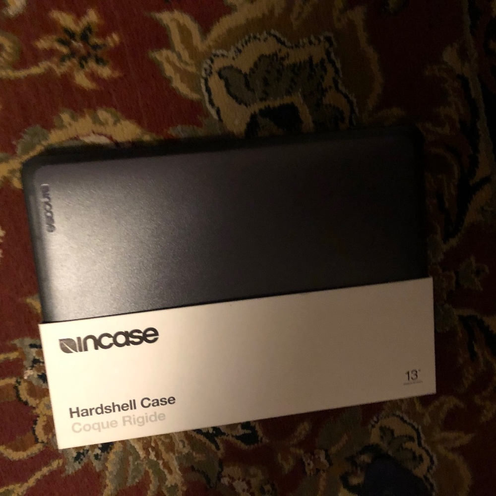 NWT Hardshell ipad case - Picture 2 of 2
